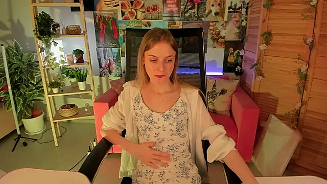 Snapshot of KiraMontoya chatting on 03-15-25, 09:27 KiraMontoya online show from 03-15-25, 09:27