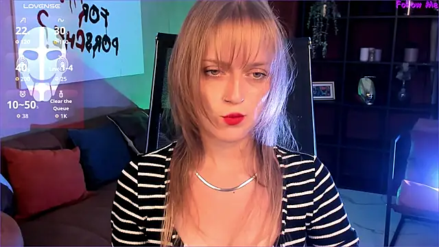 Snapshot of KiraMontoya chatting on 09-10-25, 05:35 KiraMontoya online show from 09-10-25, 05:35