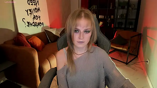 Snapshot of KiraMontoya chatting on 10-21-25, 05:35 KiraMontoya online show from 10-21-25, 05:35