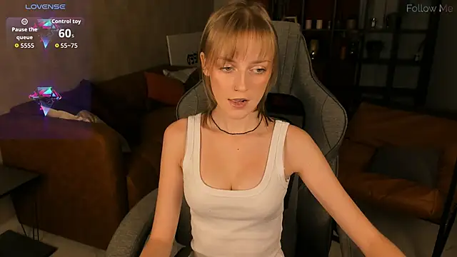 Snapshot of KiraMontoya chatting on 11-06-25, 05:25 KiraMontoya online show from 11-06-25, 05:25