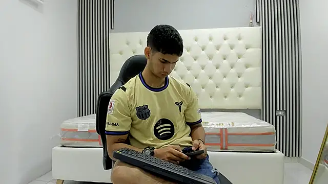 Snapshot of ANDRES_STUD chatting on 03-23-26, 04:38 ANDRES STUD online show from 03-23-26, 04:38