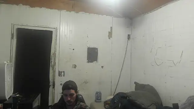 Snapshot of nuttyking2022 chatting on 10-13-25, 04:34 nuttyking2022 online show from 10-13-25, 04:34