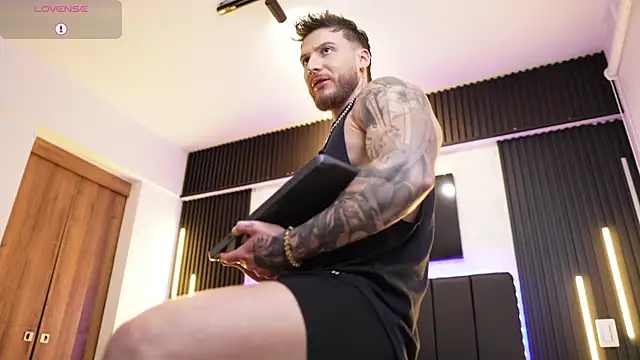 Snapshot of David_blake_ chatting on 02-14-26, 04:42 David blake online show from 02-14-26, 04:42