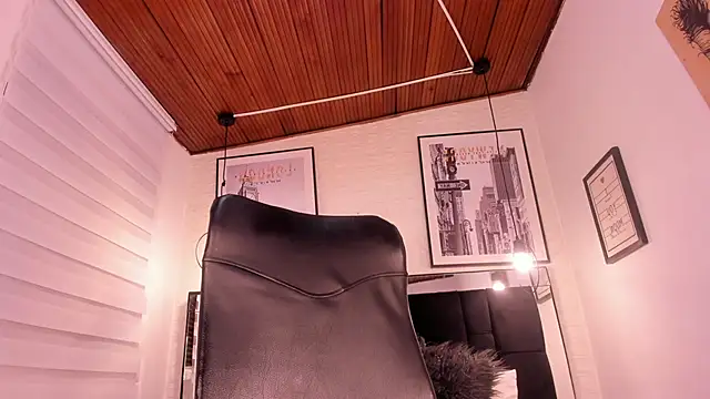 tylla  online show from 09-30-25, 03:22