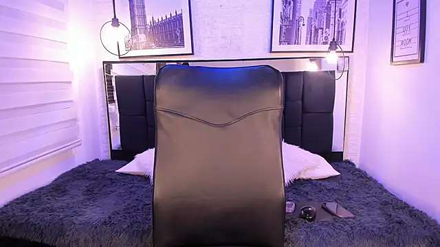 tylla  online show from 10-22-25, 03:40