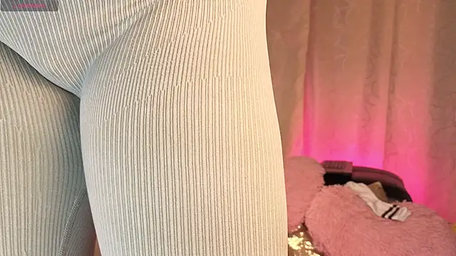 Snapshot of sophia_dumont chatting on 02-25-26, 09:30 sophia dumont online show from 02-25-26, 09:30