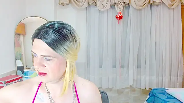 Snapshot of Dolldirtyxxx chatting on 03-05-26, 03:57 Dolldirtyxxx online show from 03-05-26, 03:57