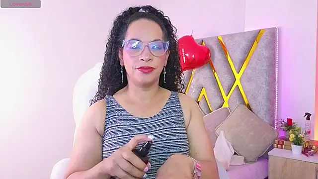 Cintiia Holmes online show from 03-25-26, 11:22