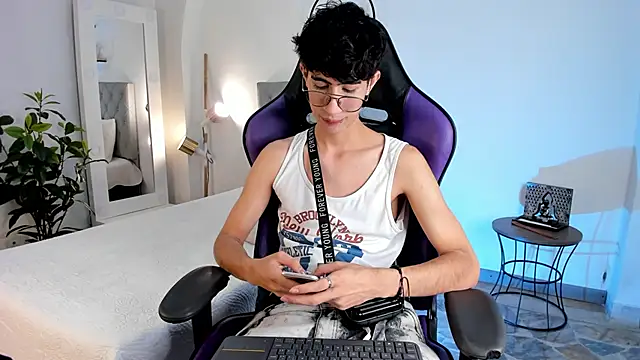 NovaaWheler online show from 02-15-25, 04:25