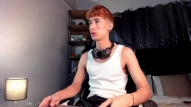 NovaaWheler online show from 12-05-25, 01:42