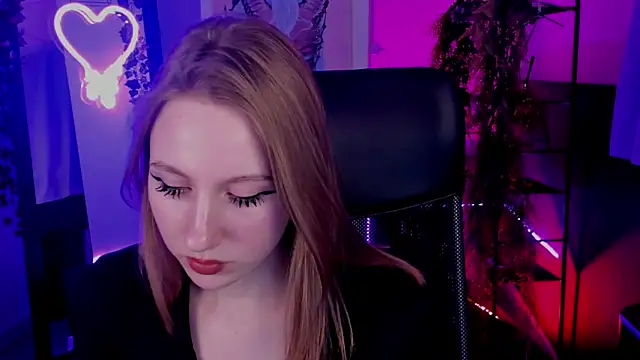 Snapshot of DariaTate chatting on 02-16-25, 12:21 DariaTate online show from 02-16-25, 12:21