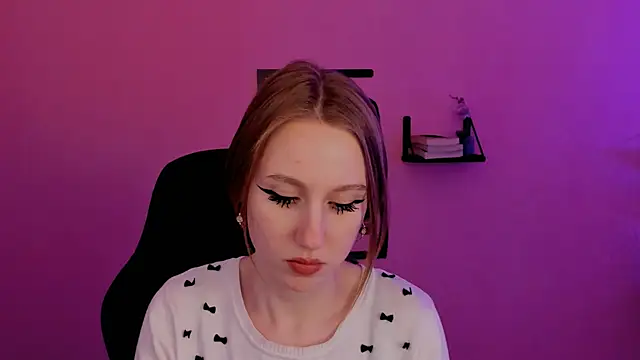 Snapshot of DariaTate chatting on 02-21-25, 03:21 DariaTate online show from 02-21-25, 03:21