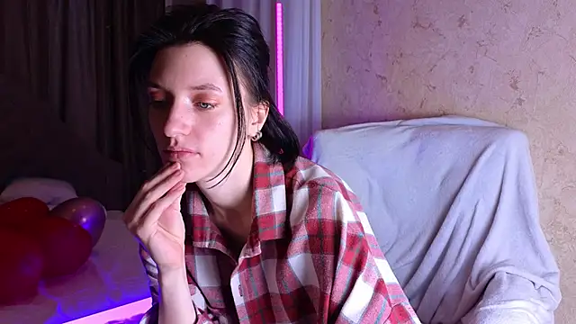 roxy riot  online show from 02-17-25, 04:31