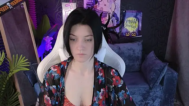 roxy riot  online show from 10-30-25, 01:40