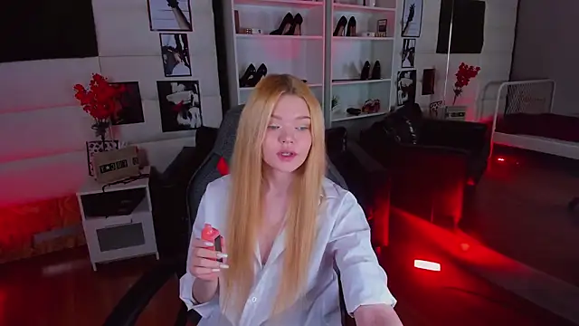 AdeleCartier online show from 02-13-25, 04:22