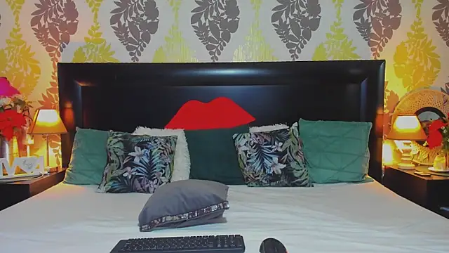 Snapshot of Kaylynn chatting on 02-05-25, 12:49 Kaylynn online show from 02-05-25, 12:49