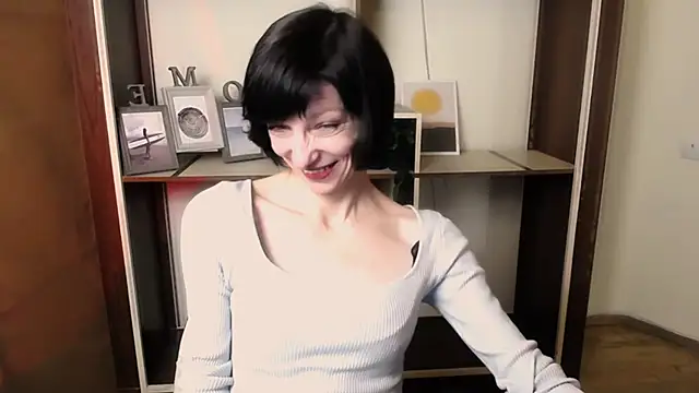  AngeliaFlow  online show from 10-25-25, 07:16