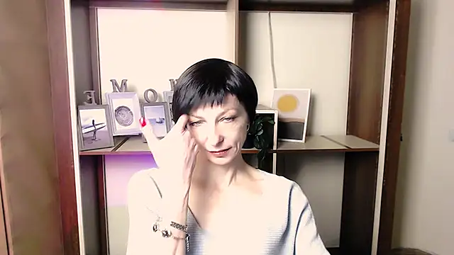  AngeliaFlow  online show from 11-25-25, 07:52