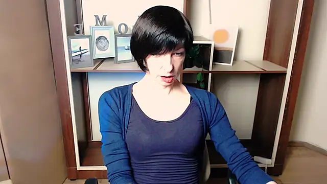  AngeliaFlow  online show from 12-16-25, 07:13