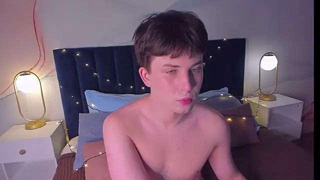 AdrianoAubert online show from 10-12-25, 03:27