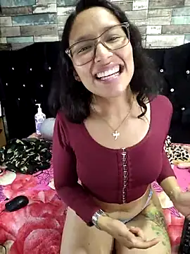 Snapshot of isabella_beauty_01 chatting on 02-24-25, 04:15 isabella beauty 01 online show from 02-24-25, 04:15