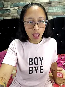 Snapshot of isabella_beauty_01 chatting on 03-04-25, 01:06 isabella beauty 01 online show from 03-04-25, 01:06