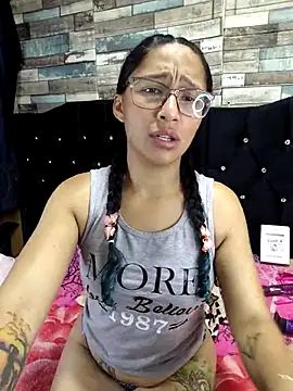 Snapshot of isabella_beauty_01 chatting on 03-06-25, 01:14 isabella beauty 01 online show from 03-06-25, 01:14