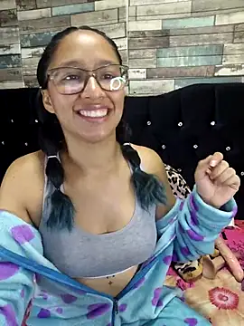 Snapshot of isabella_beauty_01 chatting on 03-07-25, 01:40 isabella beauty 01 online show from 03-07-25, 01:40