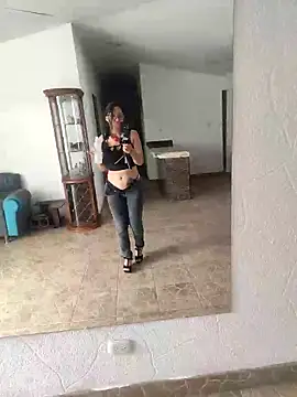 Snapshot of isabella_beauty_01 chatting on 03-13-25, 01:18 isabella beauty 01 online show from 03-13-25, 01:18