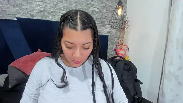 Sophia Brunett online show from 12-22-25, 12:13