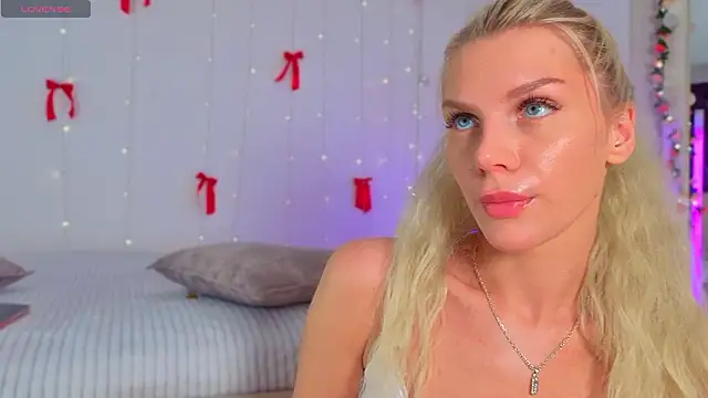 Snapshot of Nicole_Hampton chatting on 03-27-26, 05:12 Nicole Hampton online show from 03-27-26, 05:12