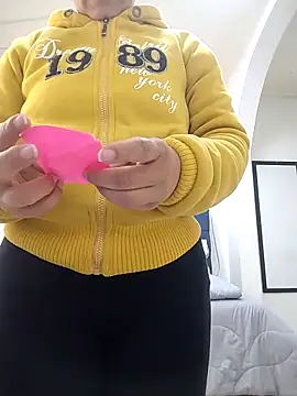 Saori Sann  online show from 09-17-25, 02:41