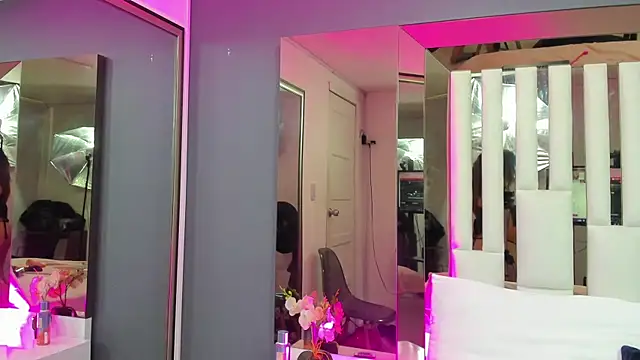 Snapshot of Cloee_Rainbow1 chatting on 02-27-25, 06:09 Cloee Rainbow1 online show from 02-27-25, 06:09