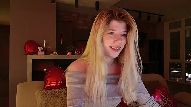 Snapshot of Bella_amory chatting on 02-15-25, 05:28 Bella amory online show from 02-15-25, 05:28