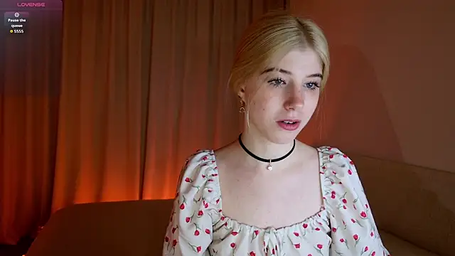Snapshot of Bella_amory chatting on 05-14-26, 06:26 Bella amory online show from 05-14-26, 06:26
