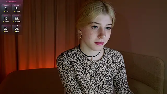 Snapshot of Bella_amory chatting on 05-18-26, 01:17 Bella amory online show from 05-18-26, 01:17