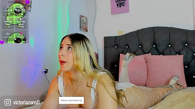 Snapshot of Vickyallien chatting on 03-21-26, 03:04 Vickyallien online show from 03-21-26, 03:04