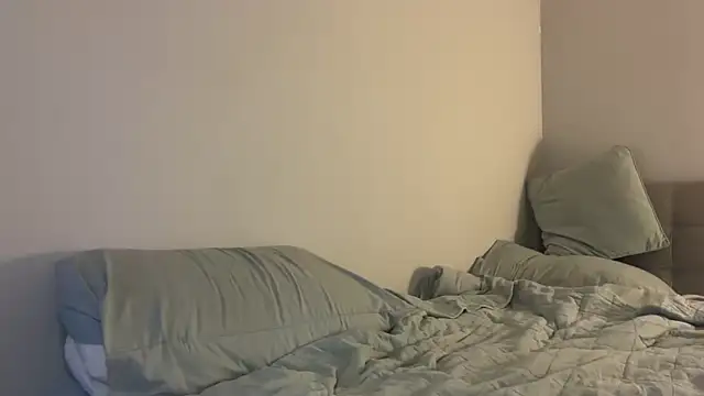 Snapshot of skyejde chatting on 09-11-25, 06:52 skyejde online show from 09-11-25, 06:52