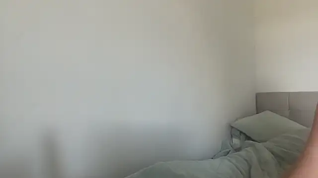 Snapshot of skyejde chatting on 09-12-25, 02:06 skyejde online show from 09-12-25, 02:06