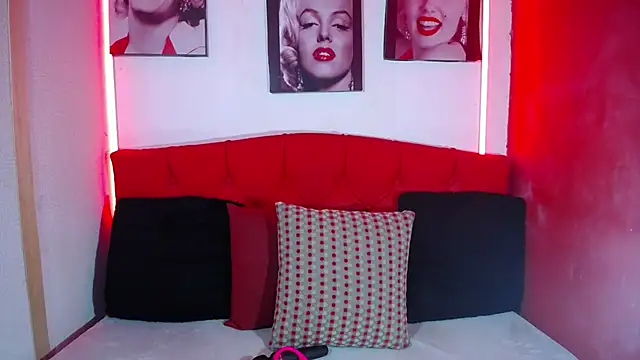 Snapshot of Tiana_Ebony18 chatting on 07-31-26, 12:04 Tiana Ebony18 online show from 07-31-26, 12:04