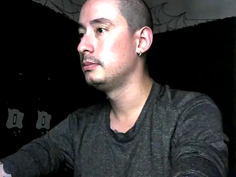 Snapshot of vampireathome chatting on 11-18-25, 03:56 vampireathome online show from 11-18-25, 03:56