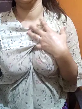 Snapshot of Your_cutiepie_ chatting on 03-02-25, 06:30 Your cutiepie online show from 03-02-25, 06:30