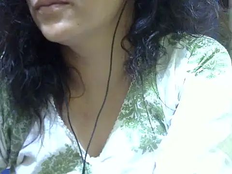 Snapshot of Your_cutiepie_ chatting on 10-15-25, 04:29 Your cutiepie online show from 10-15-25, 04:29