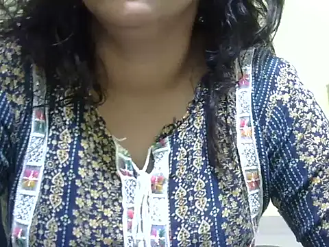 Snapshot of Your_cutiepie_ chatting on 11-01-25, 11:01 Your cutiepie online show from 11-01-25, 11:01