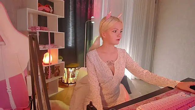 AshleySnowflake online show from 09-09-25, 10:04