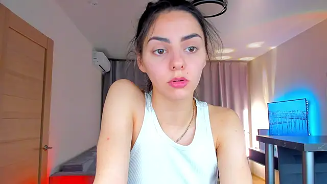 EmiliaZen online show from 02-13-26, 05:53