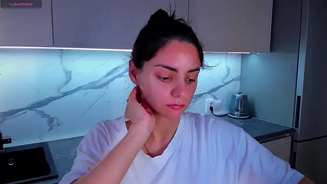 EmiliaZen online show from 06-16-26, 04:53