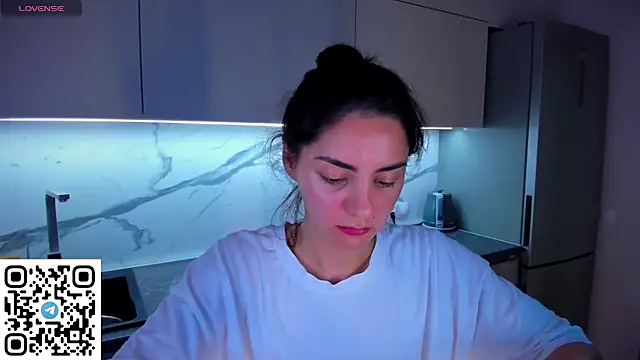 EmiliaZen online show from 06-18-26, 08:02
