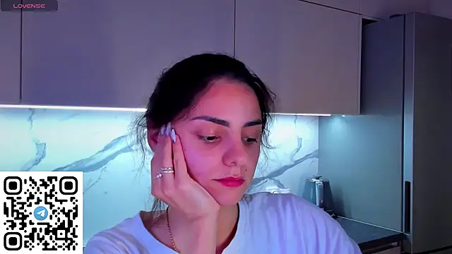 EmiliaZen online show from 06-23-26, 05:33