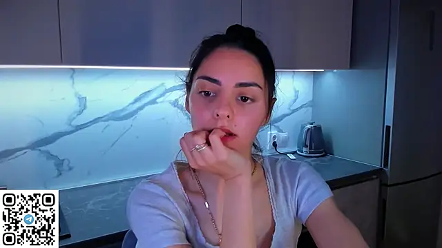 EmiliaZen online show from 06-24-26, 08:41